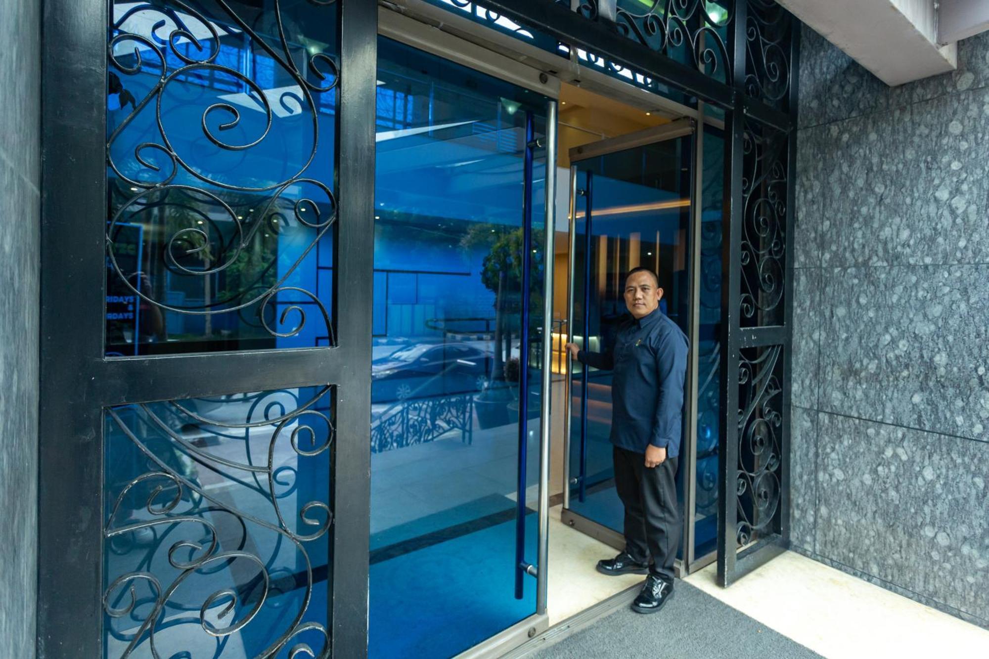 La Breza Hotel Quezon City Exterior foto