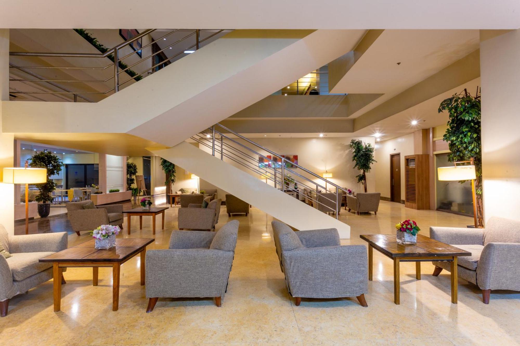 La Breza Hotel Quezon City Exterior foto