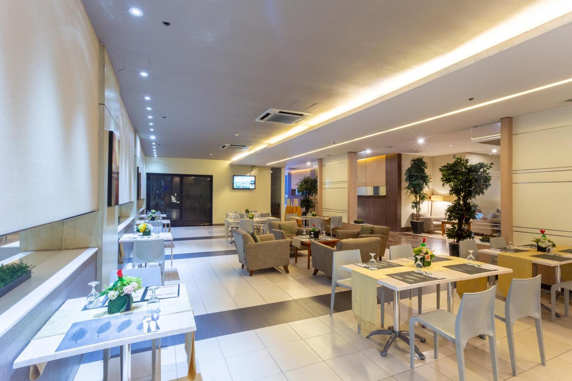 La Breza Hotel Quezon City Exterior foto